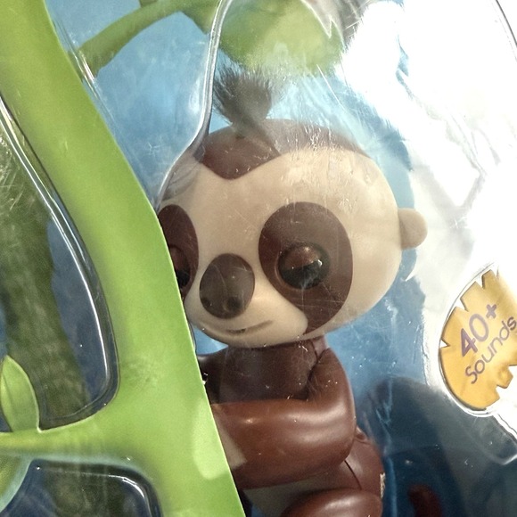 New Fingerlings Baby Sloth Pet Toy Kingsley Interactive Music Sound Play Figure - Picture 3 of 10